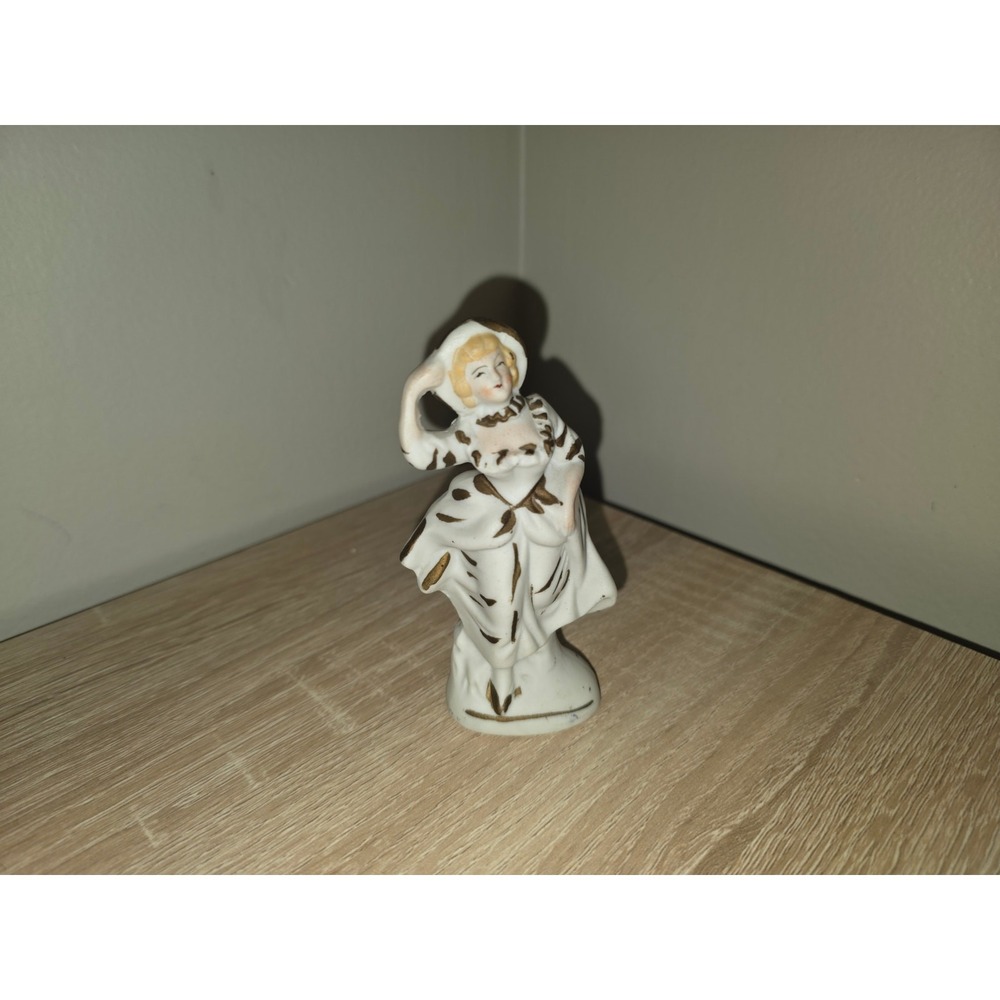 Vintage Occupied Japan Bisque Porcelain Colonial Lady‎ Figurine Gold Gilt Accent